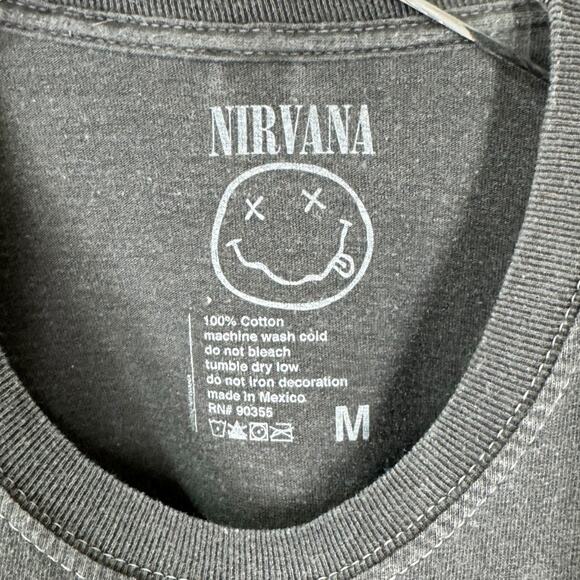 Nirvana Graphic Band Tee Medium Grunge Rock N Roll Black Distressed Boho Casual - Picture 5 of 5